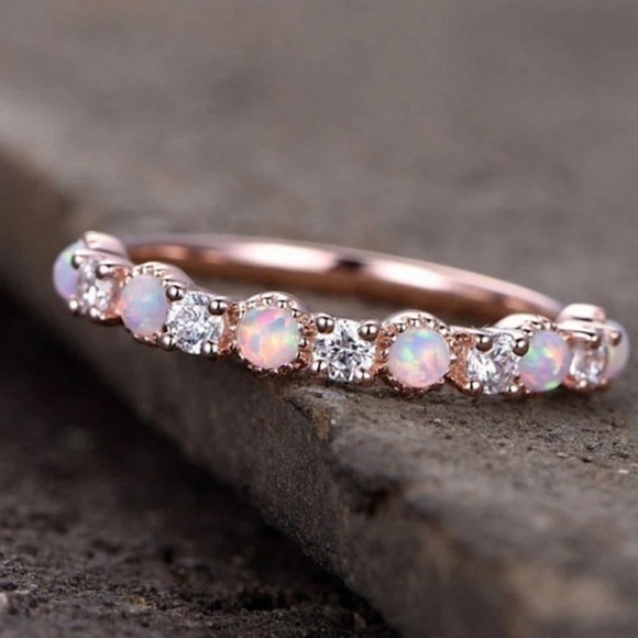 Jewelry - NWOT sparkly opal band